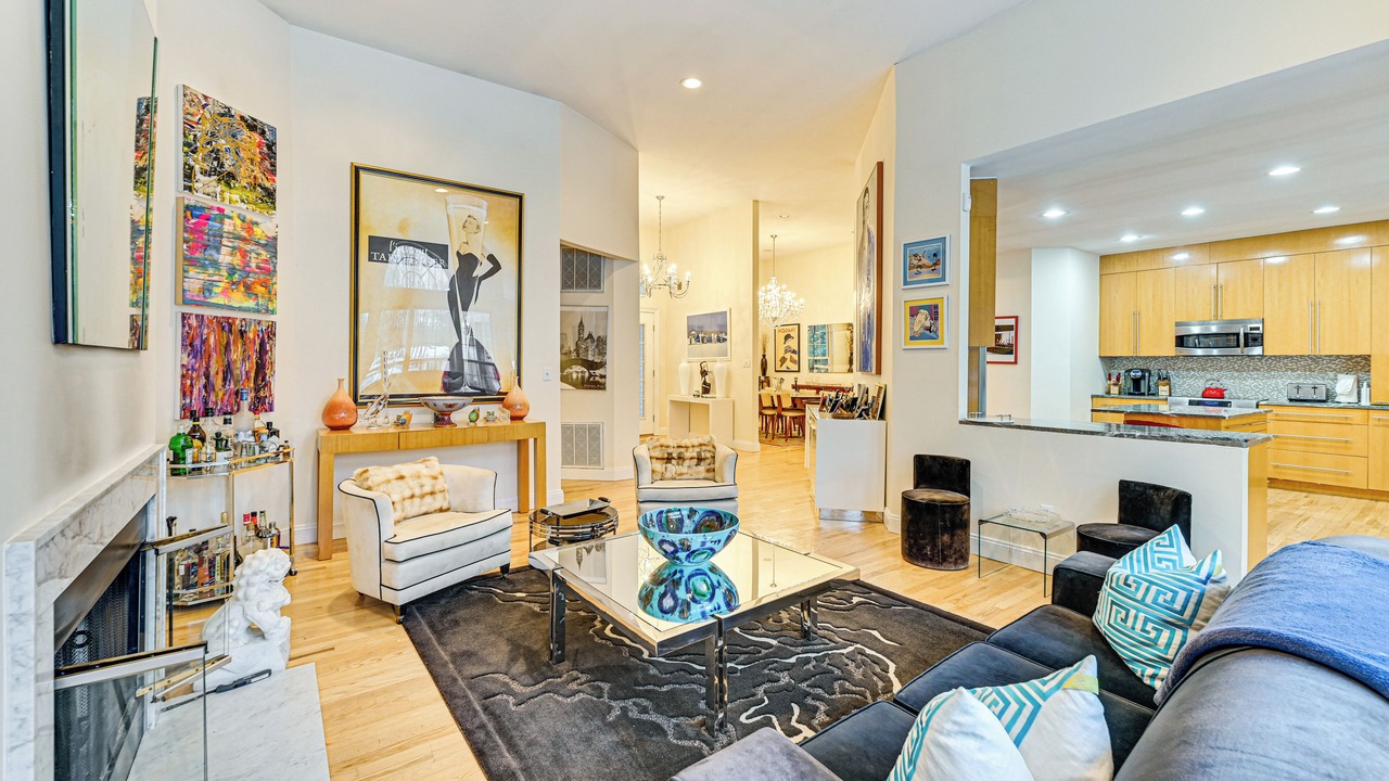 Photo of Livingroom in Westhampton