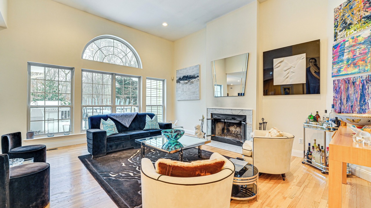 Photo of Livingroom in Westhampton