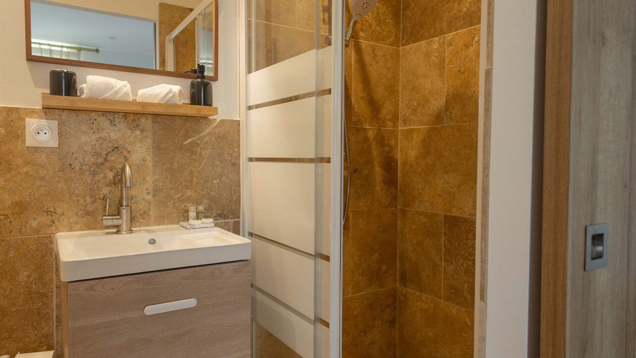 Photo of Bathroom in Rasteau