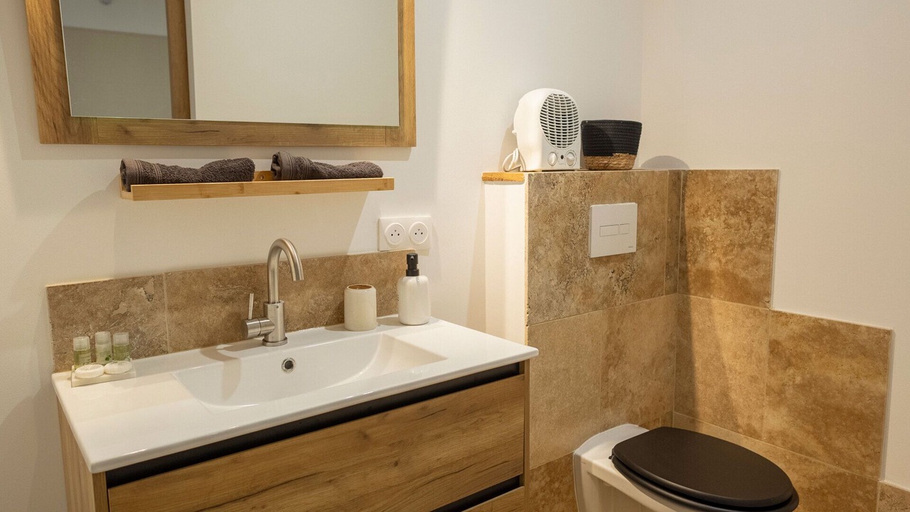 Photo of Bathroom in Rasteau