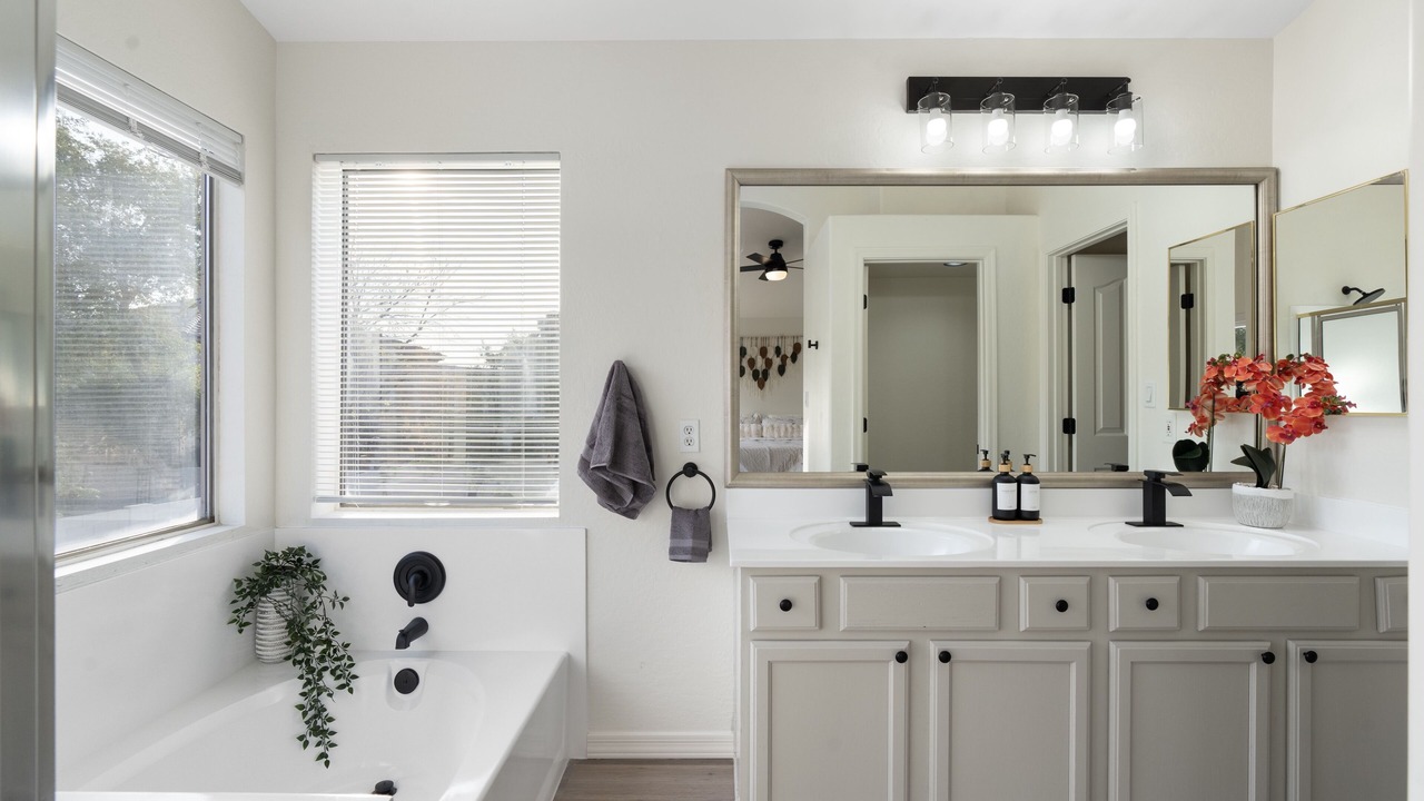 Photo of Bathroom in Neely Farms