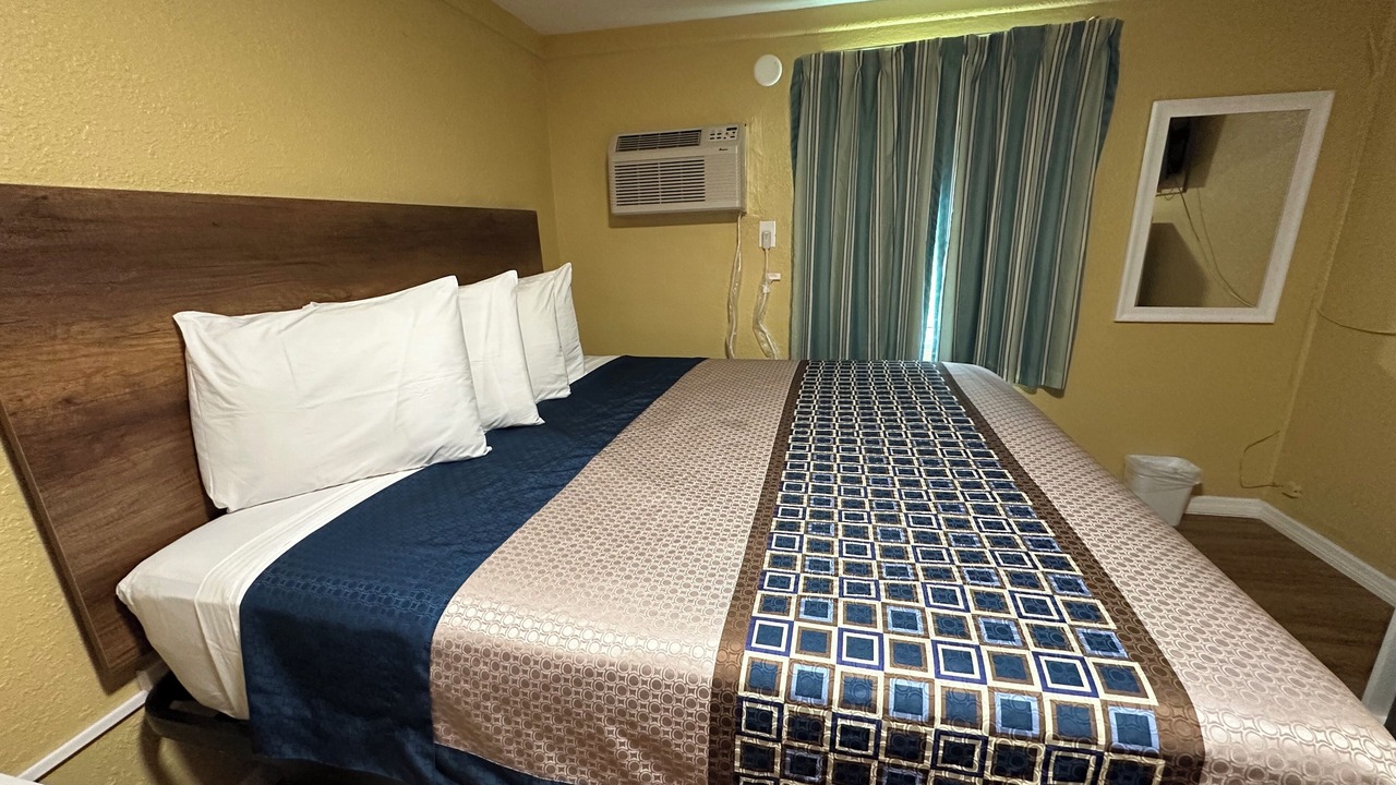 Photo of Bedroom in Diplomat
