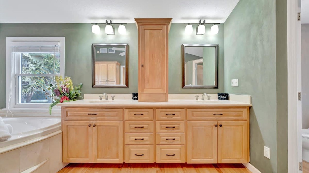 Photo of Bathroom in Independence Square