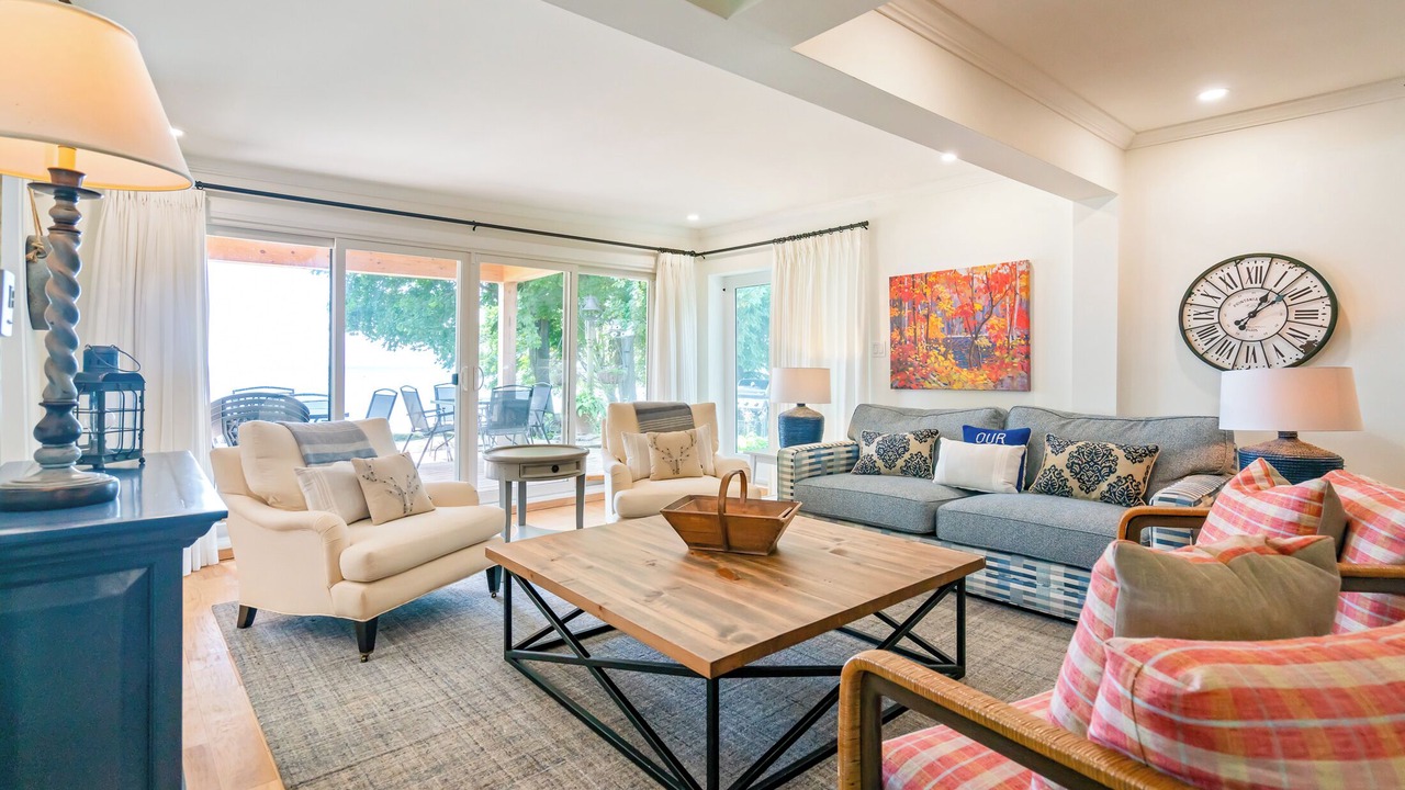 Photo of Livingroom in Waverly Beach