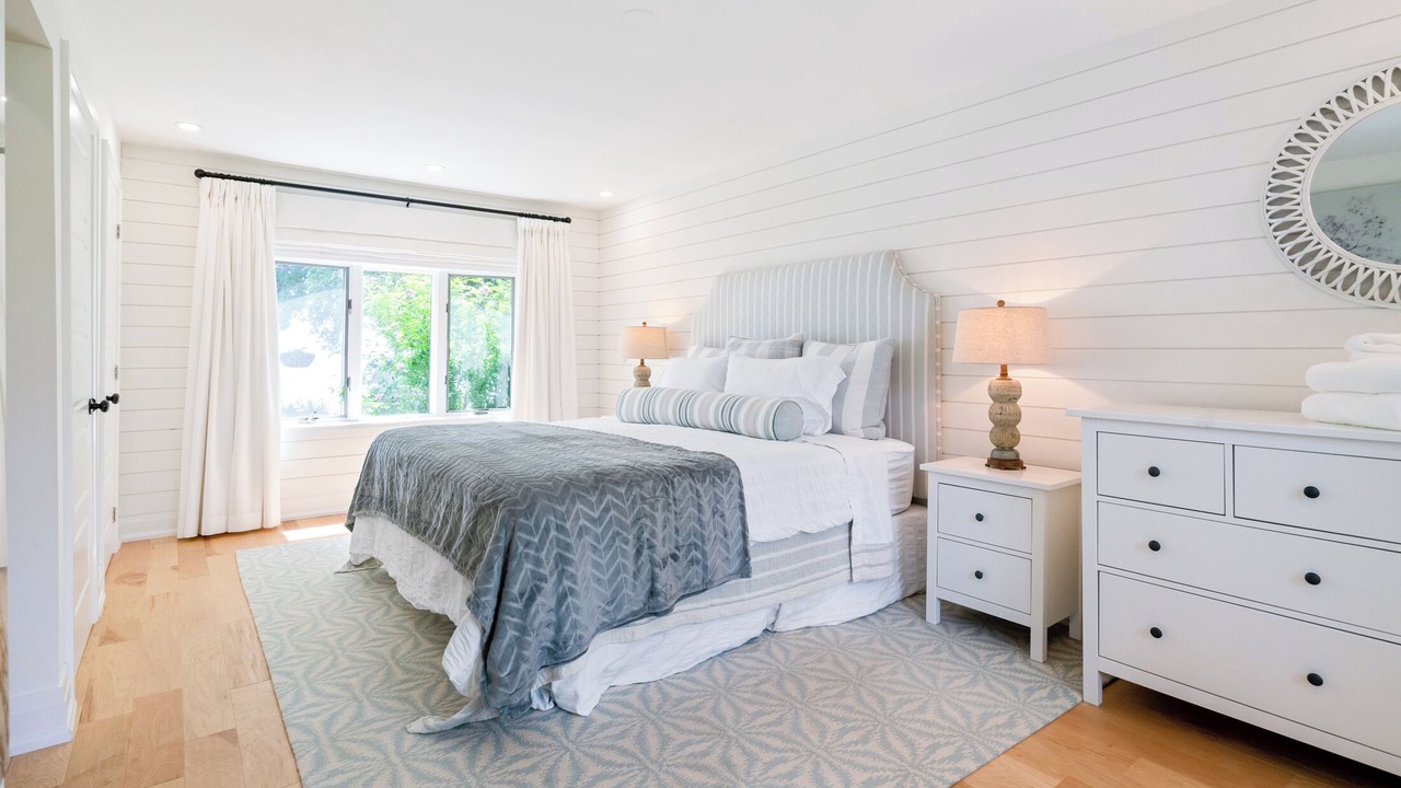 Photo of Bedroom in Waverly Beach