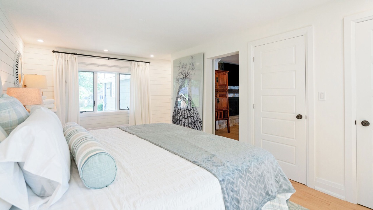 Photo of Bedroom in Waverly Beach