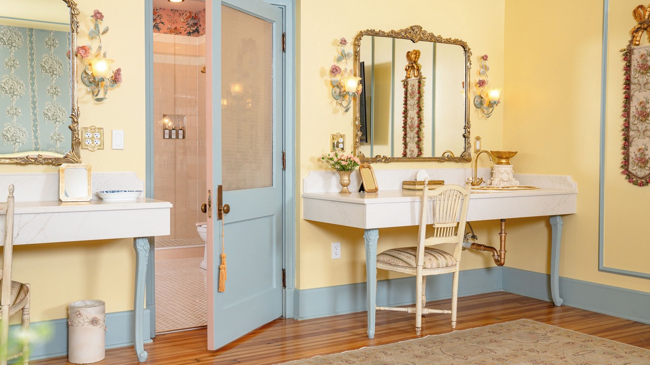 Photo of Others in Versailles