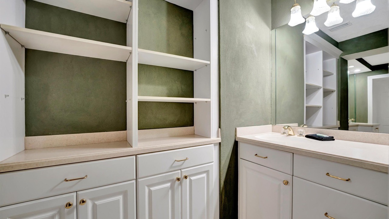 Photo of Bathroom in Independence Square