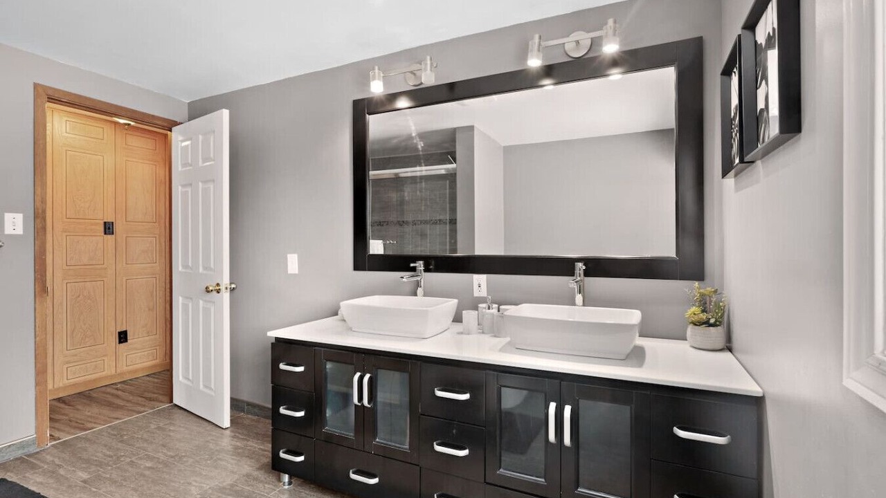 Photo of Bathroom in Virgil