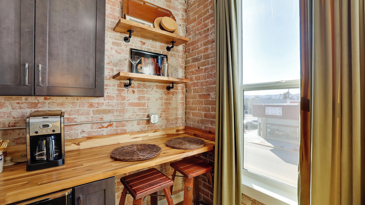 Photo of Others in Emmett