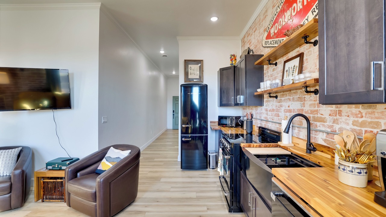 Photo of Others in Emmett