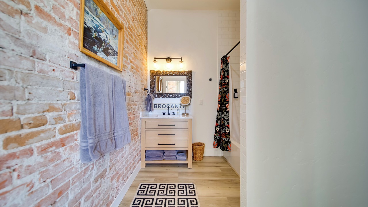 Photo of Others in Emmett