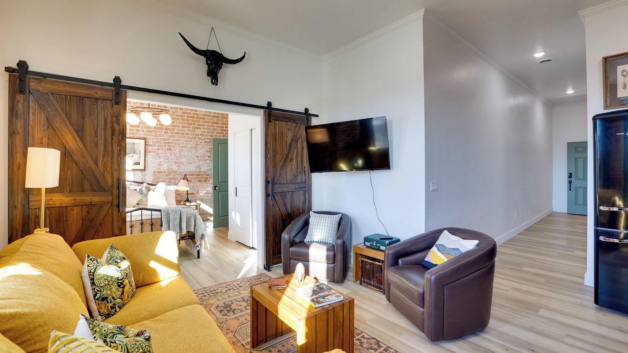 Photo of Others in Emmett