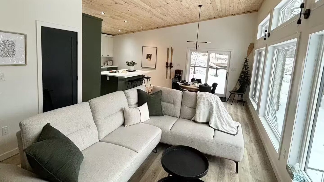 Photo of Livingroom in Irondale
