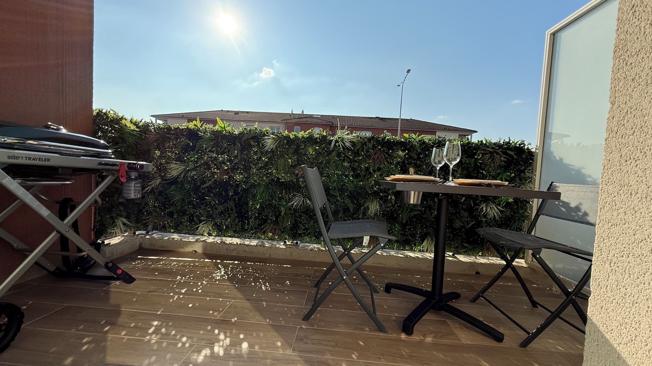 Photo of Outdoor in Avion