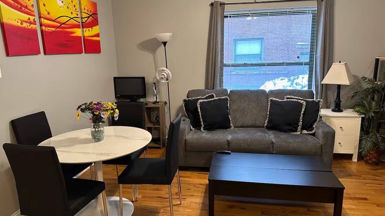 Photo of Livingroom in Lakeview