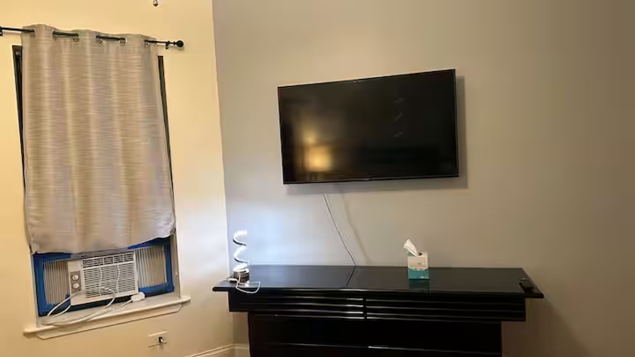 Photo of Bedroom in Lakeview