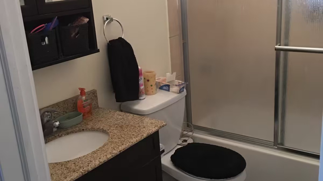Photo of Bathroom in Lakeview