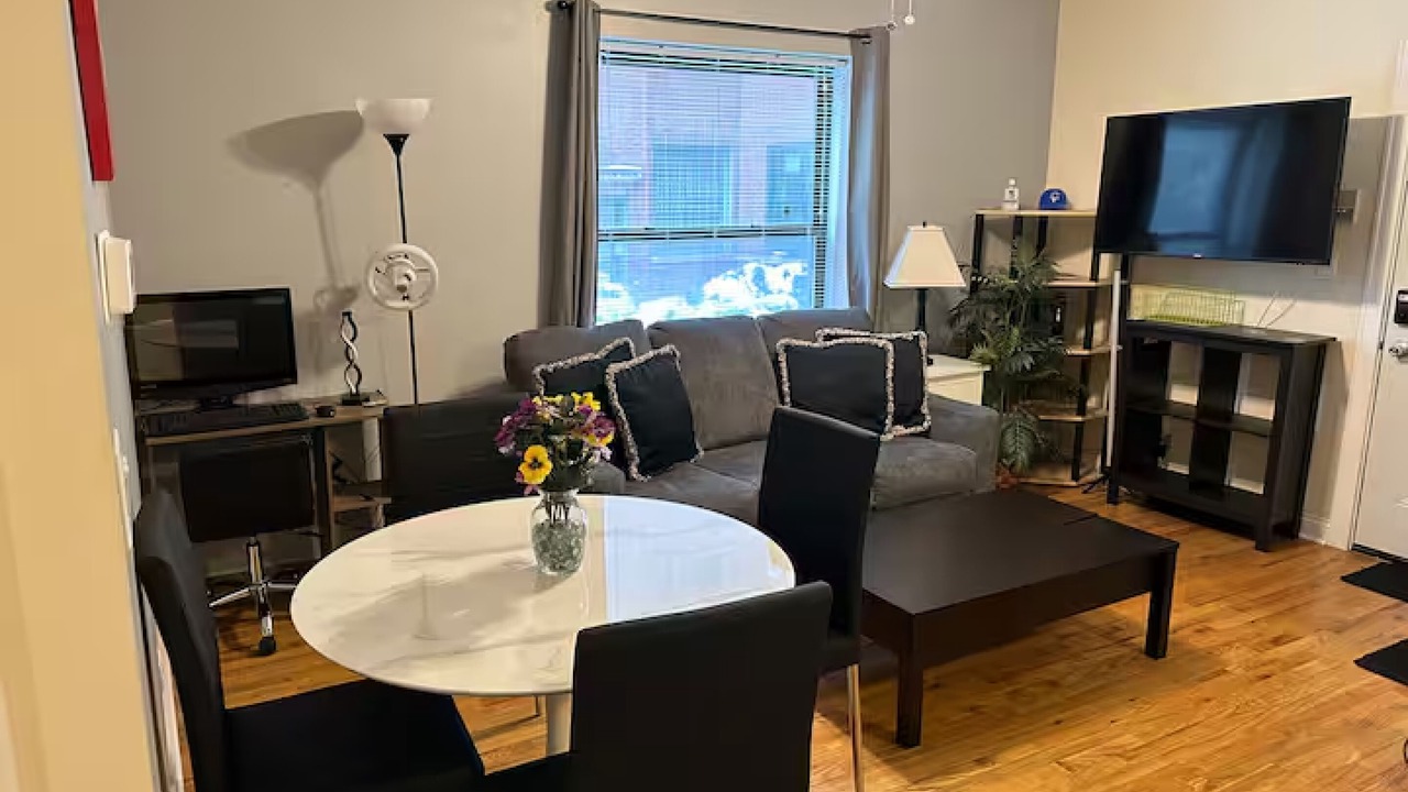 Photo of Livingroom in Lakeview