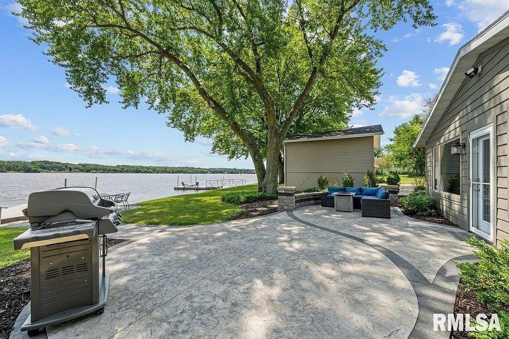 Photo of Patio Balcony in Scott County