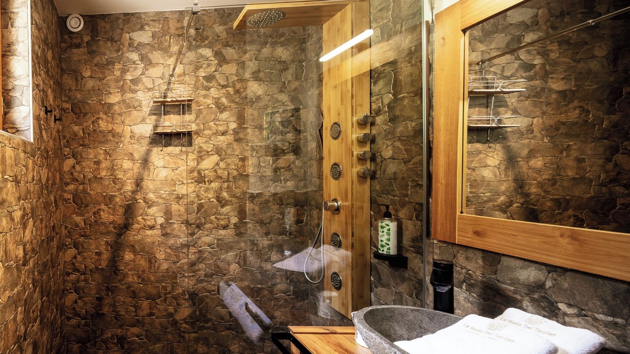 Photo of Bathroom in Llo