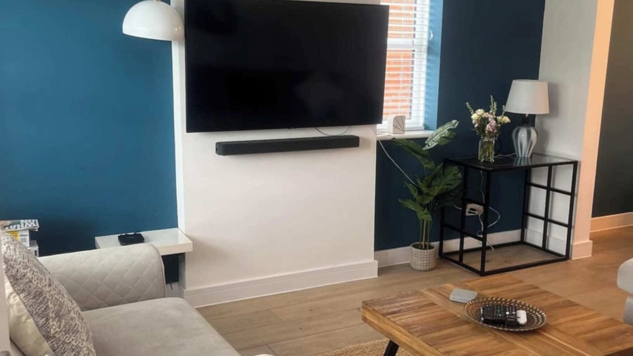 Photo of Others in Undy