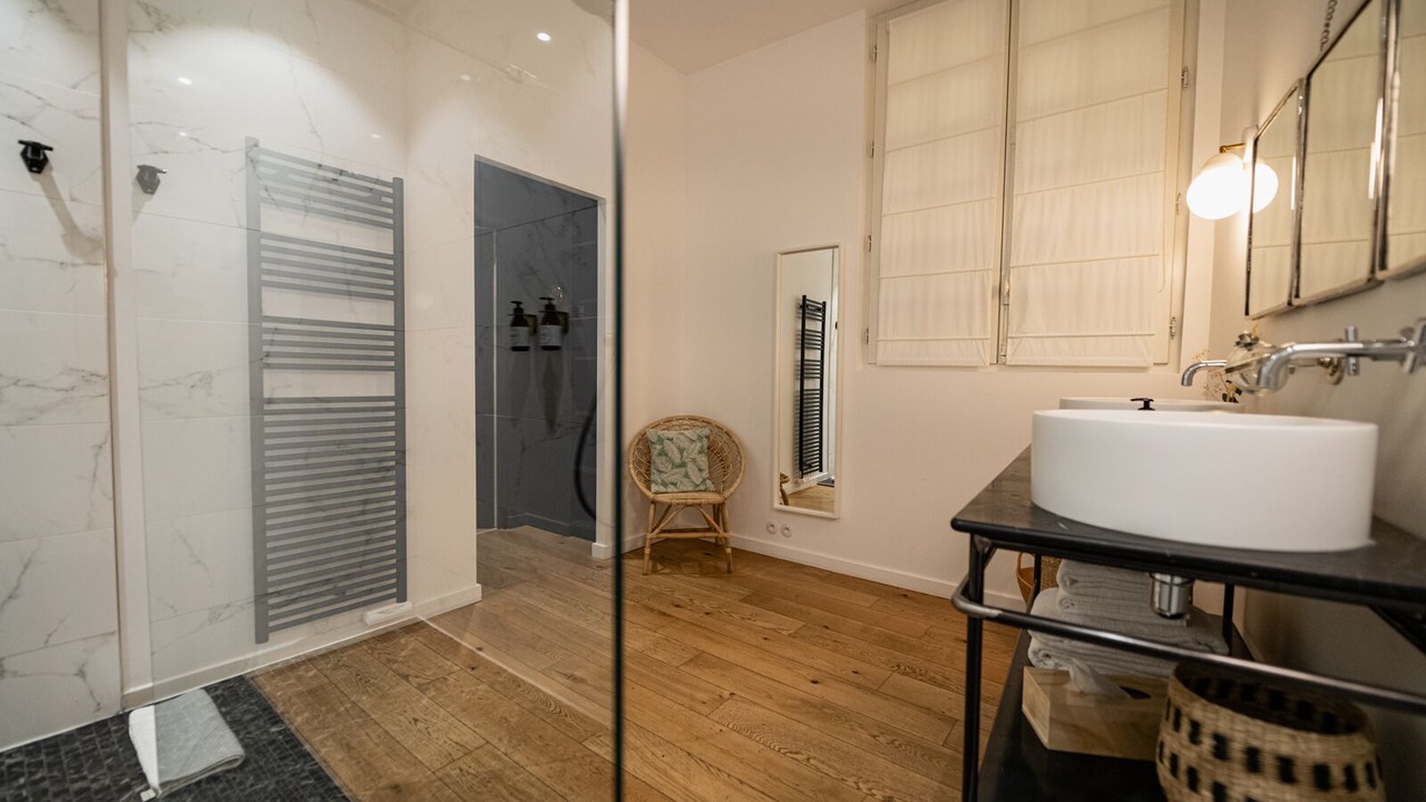 Photo of Bathroom in Hotel de Ville - Quinconces