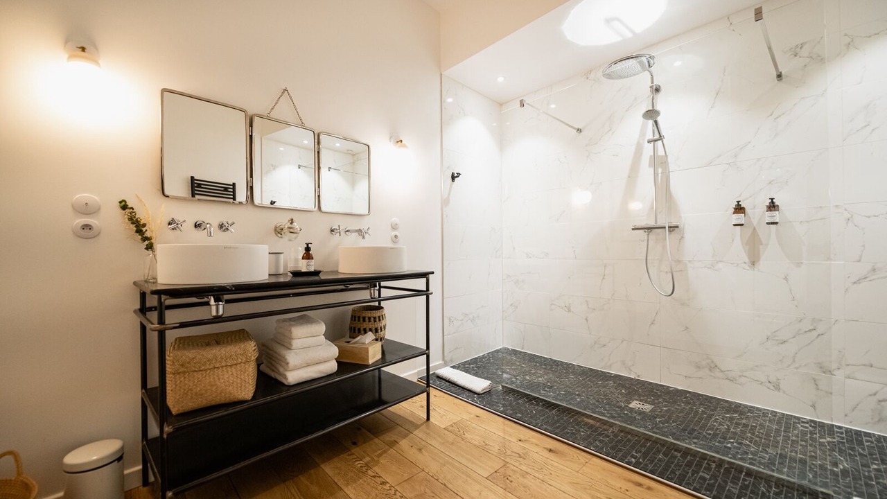 Photo of Bathroom in Hotel de Ville - Quinconces