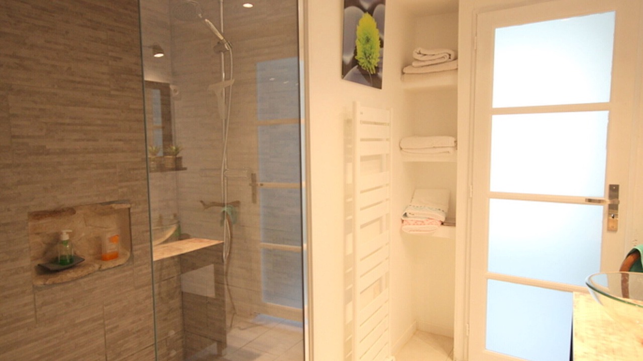Photo of Bathroom in Nesles-la-Vallee