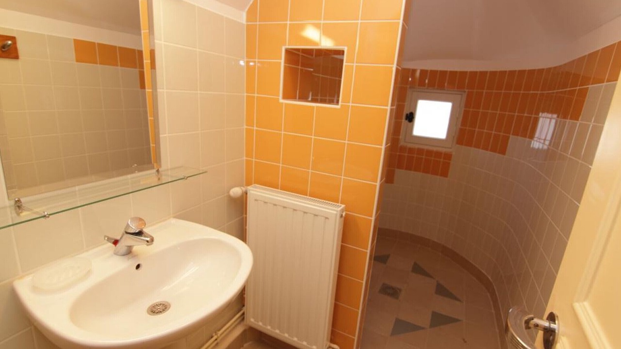 Photo of Bathroom in Marines