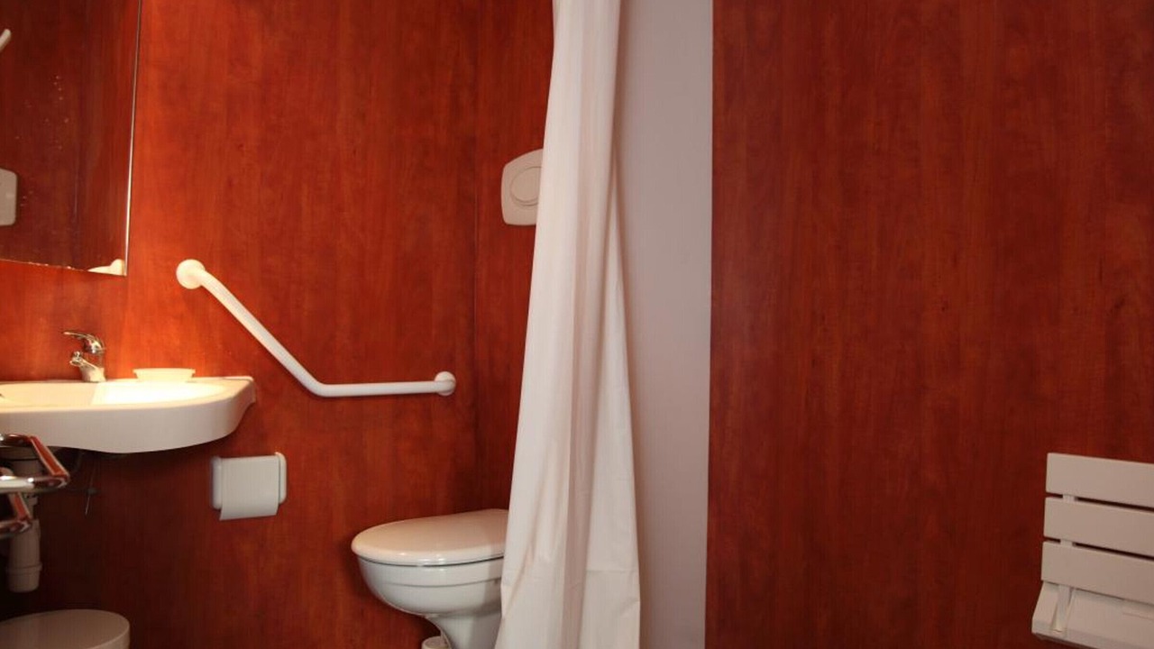 Photo of Bathroom in Marines