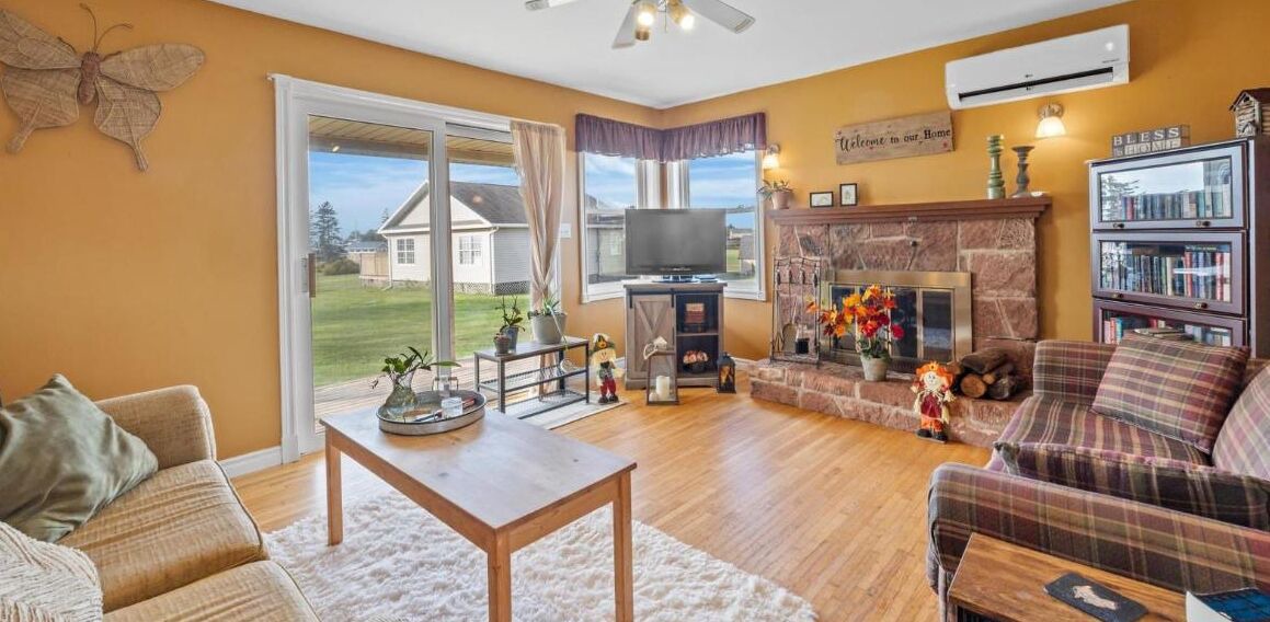 Photo of Livingroom in Fernwood