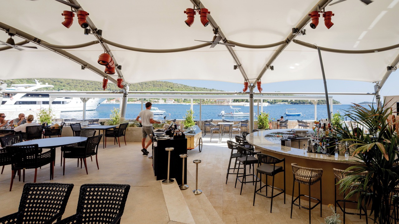 Photo of Others in Vis