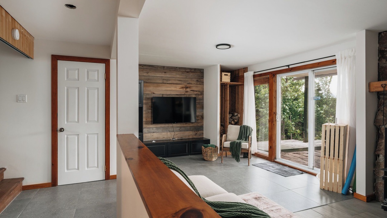 Photo of Livingroom in Sainte-Marguerite-du-Lac-Masson