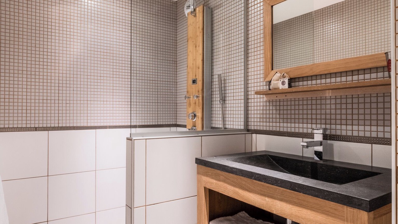 Photo of Bathroom in Arc-1600