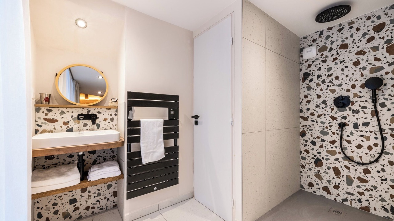 Photo of Others in Arc-1600