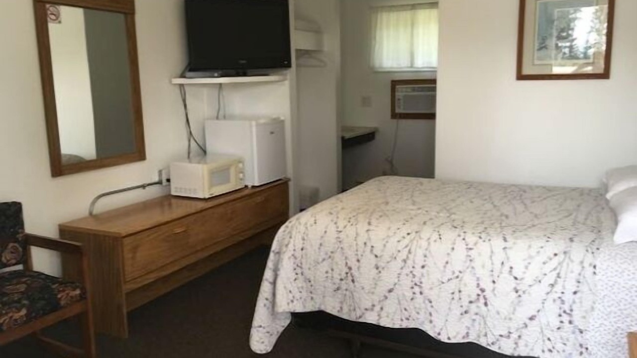 Photo of Bedroom in Vermilion Bay