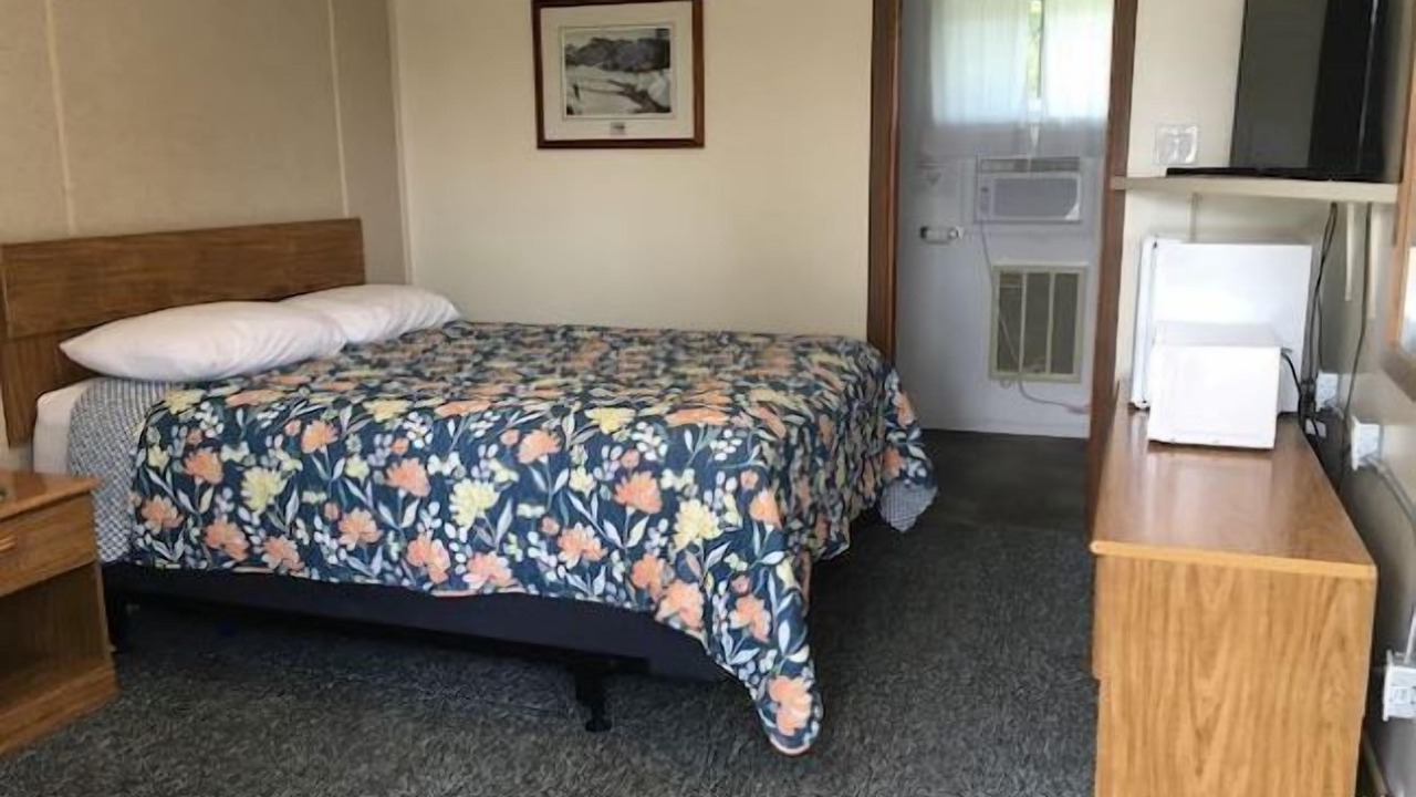 Photo of Bedroom in Vermilion Bay
