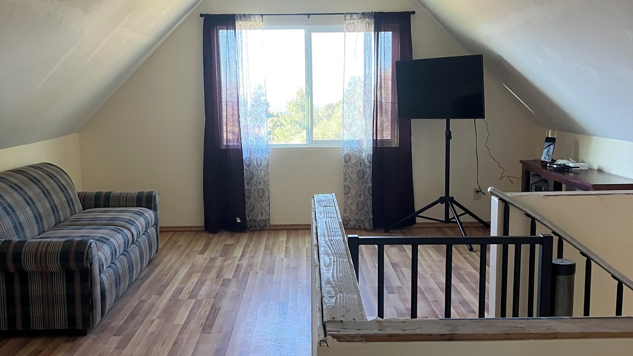 Photo of Livingroom in Fiddletown