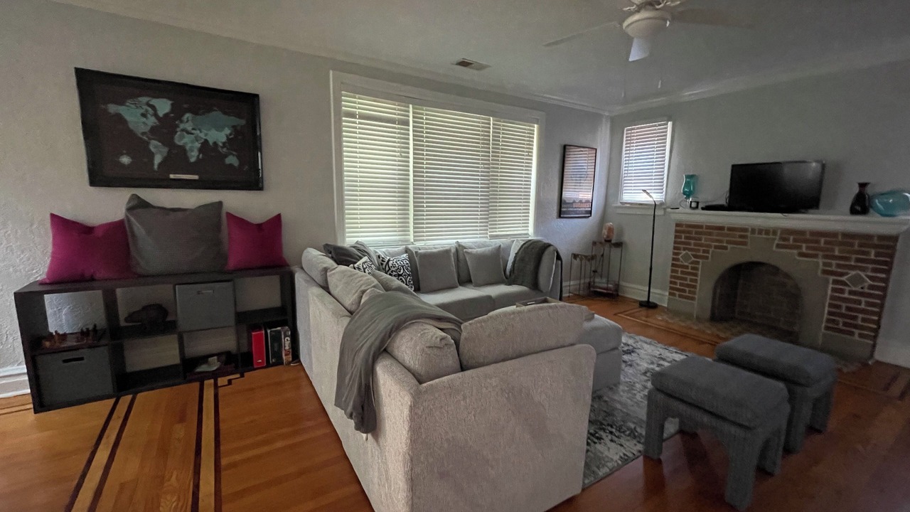 Photo of Livingroom in University City