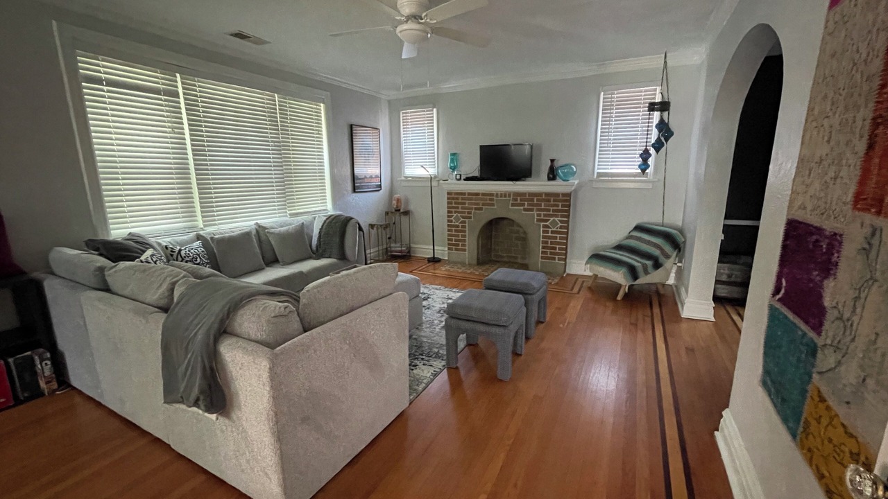 Photo of Livingroom in University City