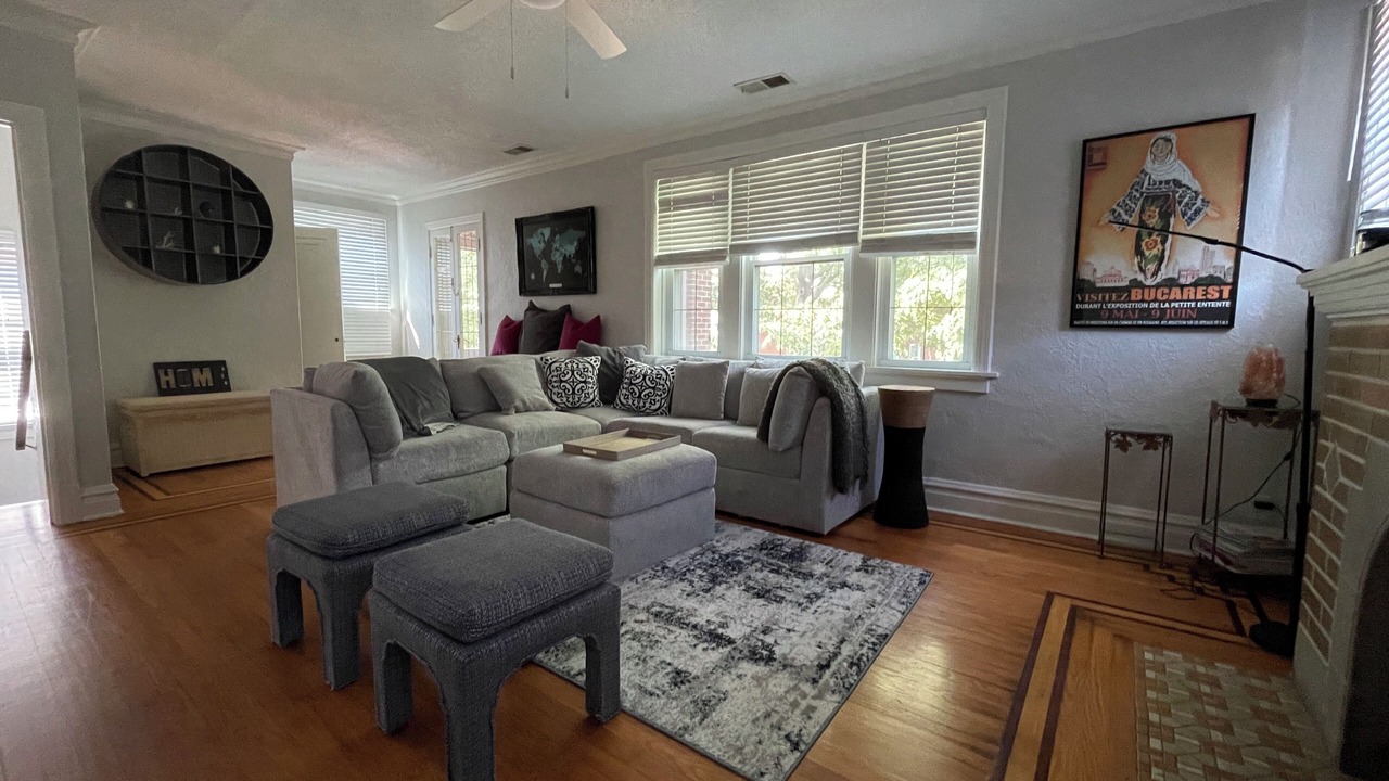Photo of Livingroom in University City