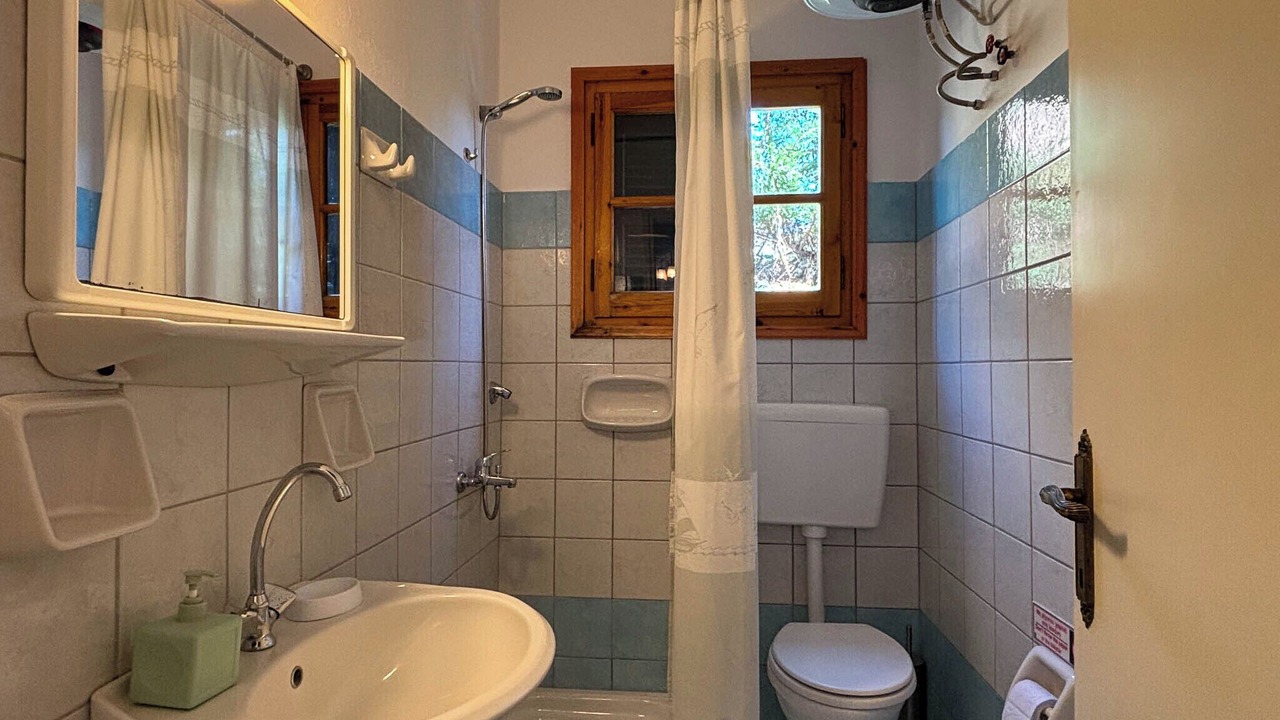 Photo of Bathroom in Petaleia