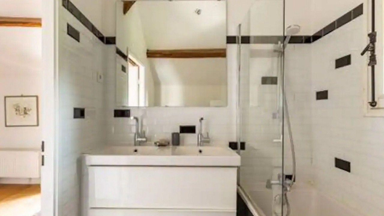 Photo of Bathroom in Bailly