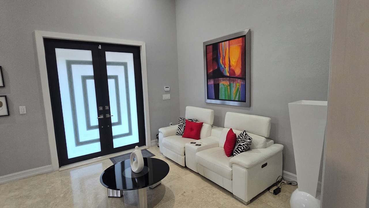 Photo of Livingroom in Richmond West