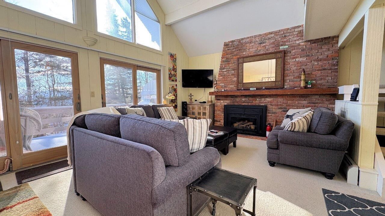 Photo of Livingroom in Bromley Mountain