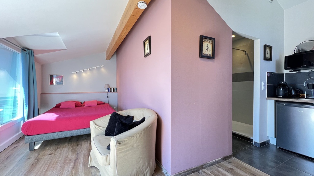 Photo of Bedroom in Bonnefoy-Roseraie-Gramont