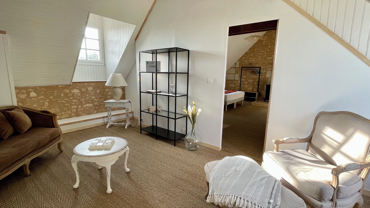 Photo of Others in Oiron