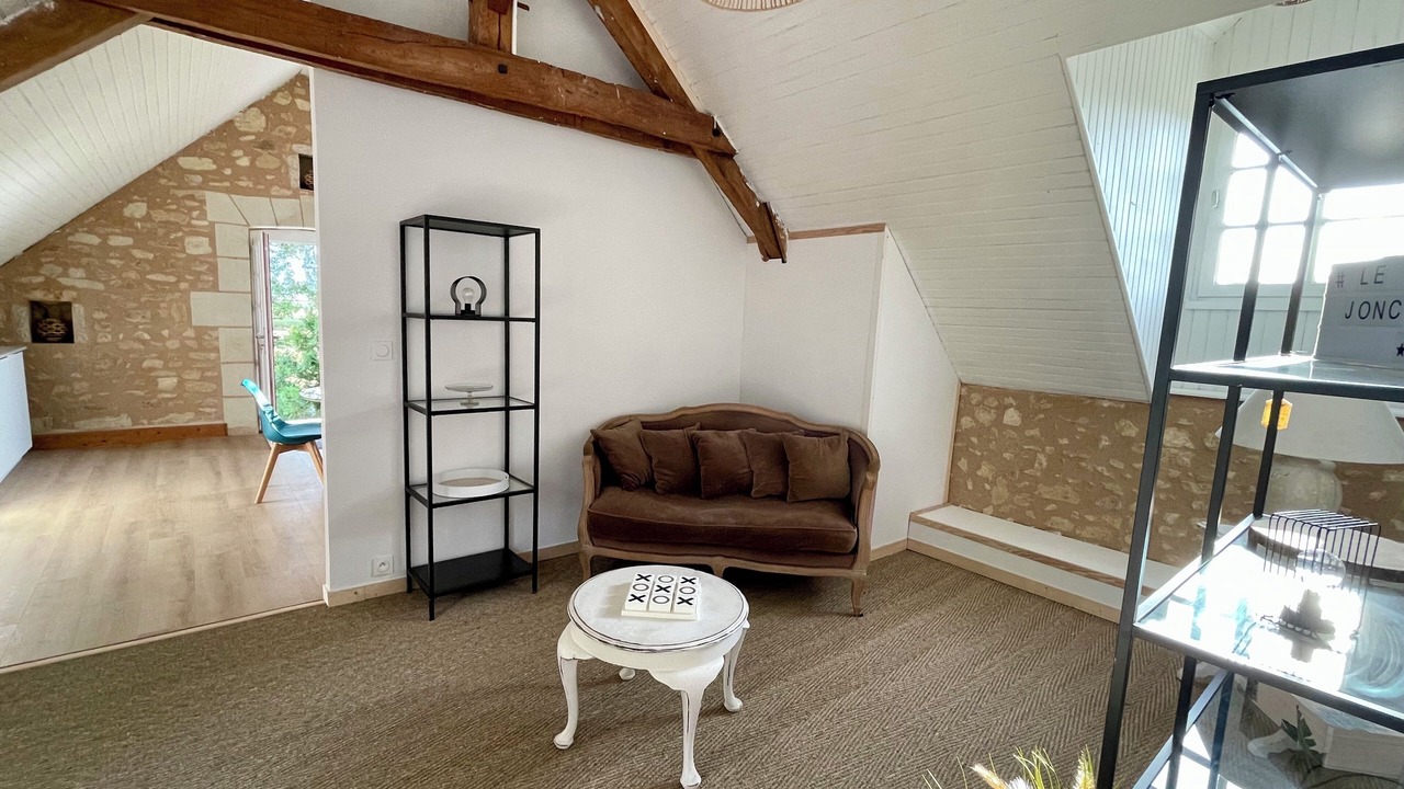 Photo of Others in Oiron