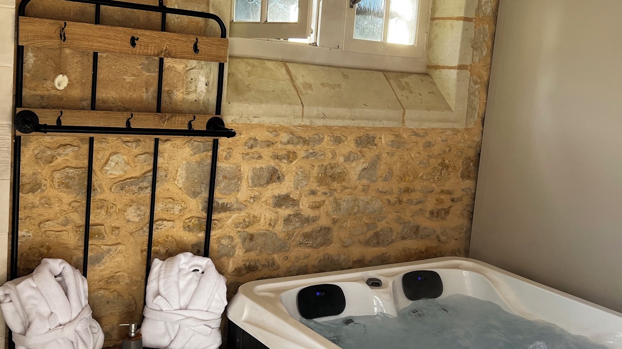 Photo of Others in Oiron